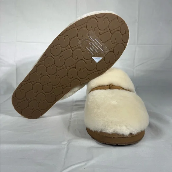 UGG - Women’s Dalla - Picture 2 of 6